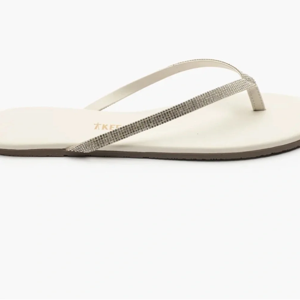 TKEES infinity lily Cream Minimalist Sandals - Picture 3 of 6